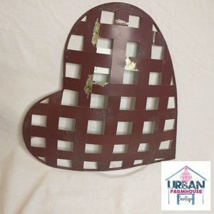 🚜 Distressed Metal Lattice Heart Decor